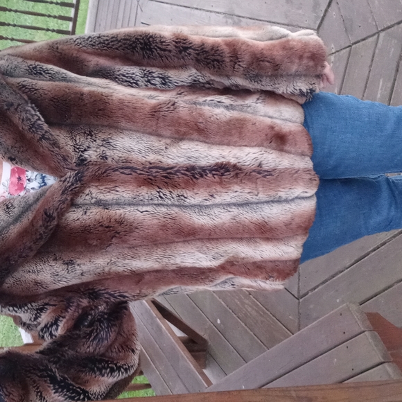 OUTDOOR EDITION BY PARKHURST LUXURIOUS FAUX FOX FUR COAT LIKE NEW - Picture 5 of 8